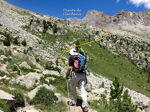 Camino para subir al Bardamina y Picos de la Pául desde el refugio Ángel Orús