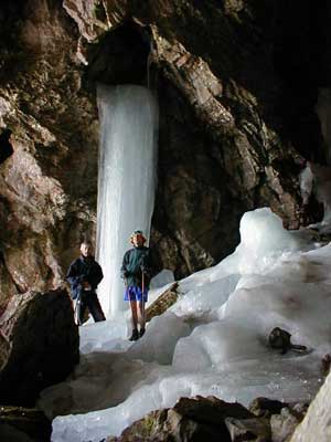 Gruta helada de Lecherín, cueva, cascada de hielo, columna