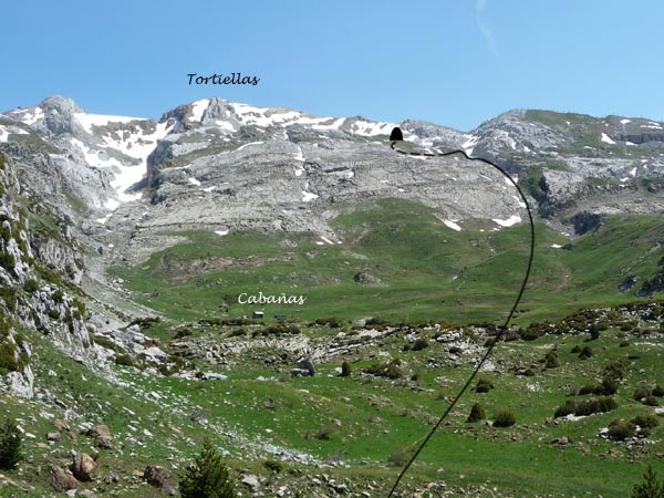 Pico Tortiellas, Cueva helada de Lecherín